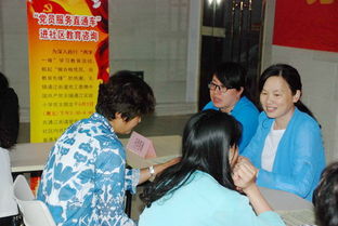 通江實小黨員服務(wù)進社區(qū) 直通車開到家門口，教育咨詢暖人心